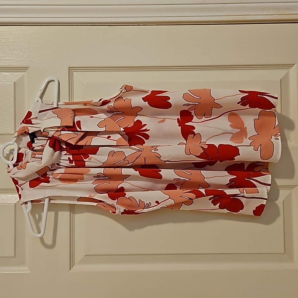 Modern floral sleeveless blouse